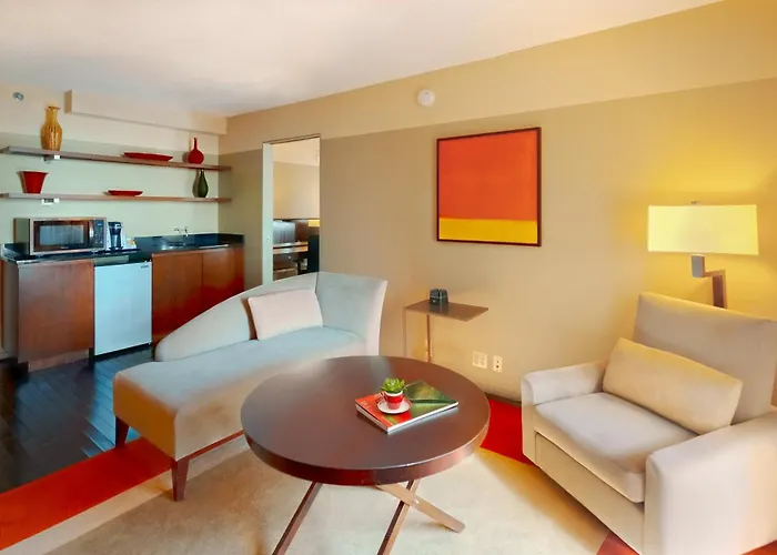 Hotel Crowne Plaza - West Loop By Ihg