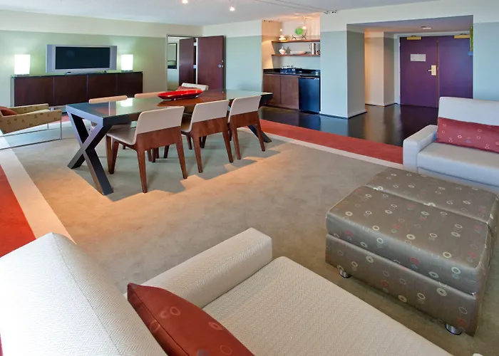 Crowne Plaza - West Loop By Ihg Hotel 3*